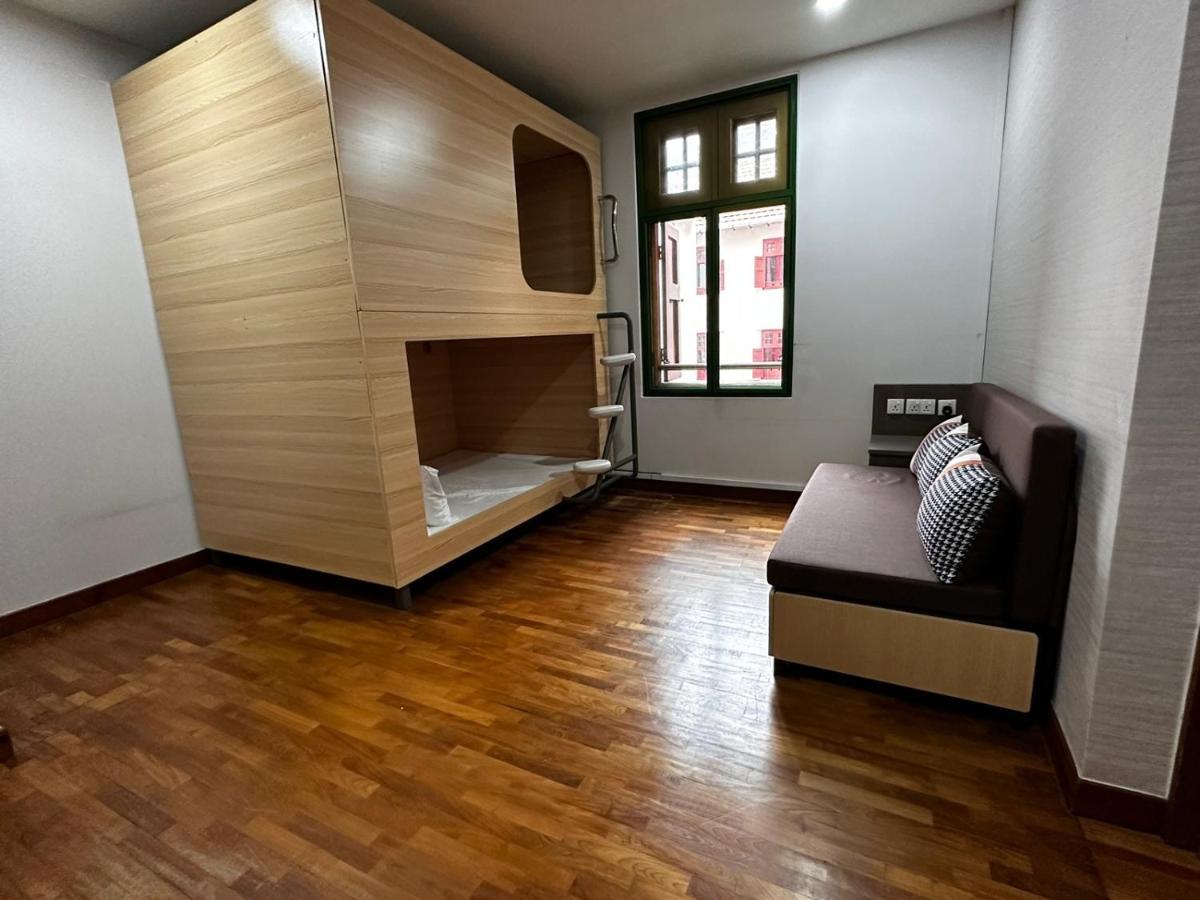 Wink At Upper Cross Street Capsulehotel