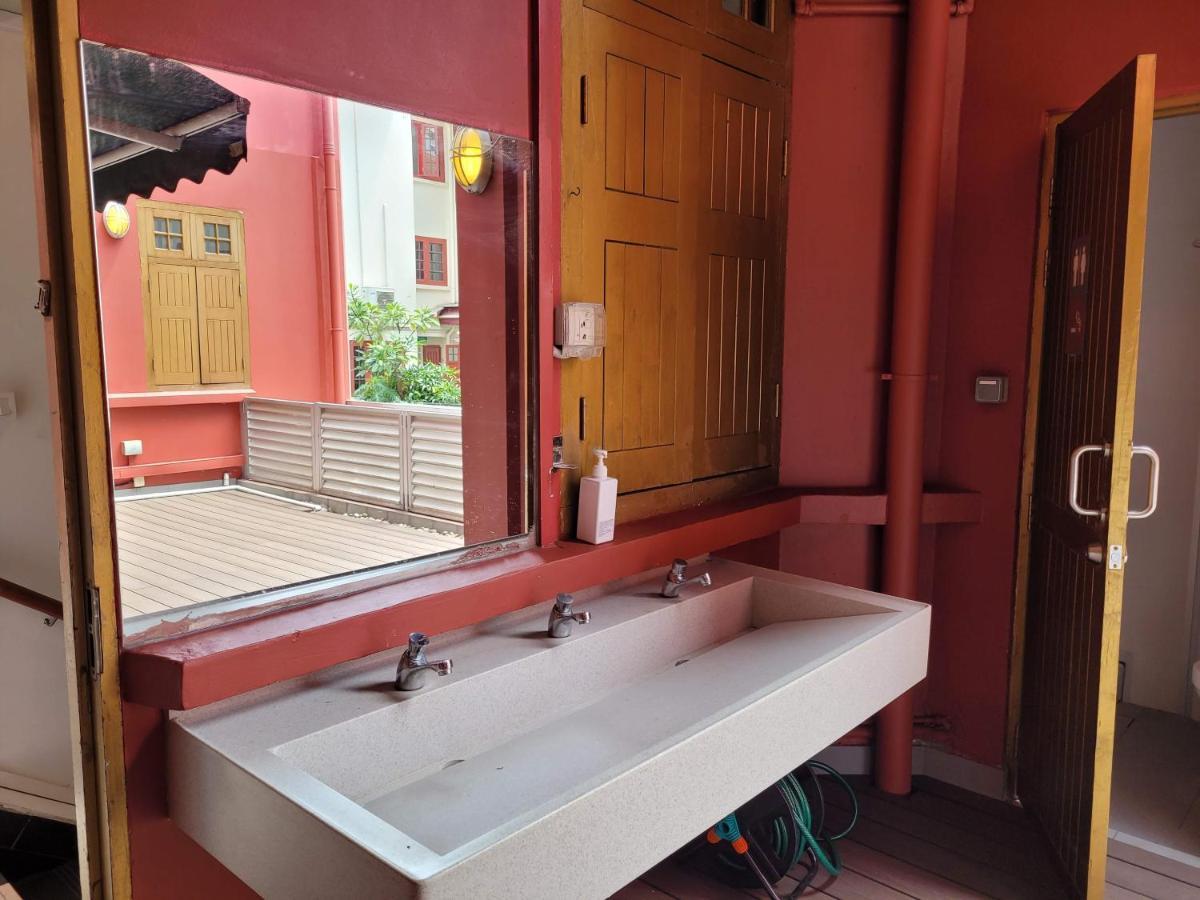 Wink At Upper Cross Street Kapselhotel 2*